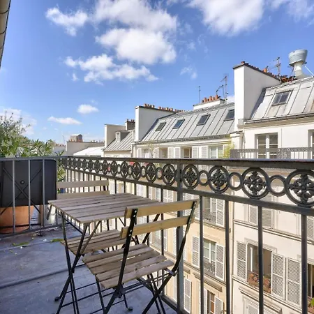 Stunning 1br Flat With Balcony Near Metro Station Apartment *