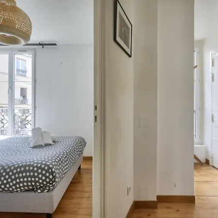 Stunning 1br Flat With Balcony Near Metro Station Paris