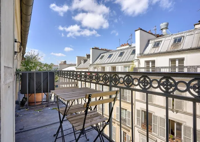 Stunning 1Br Flat With Balcony Near Metro Station
