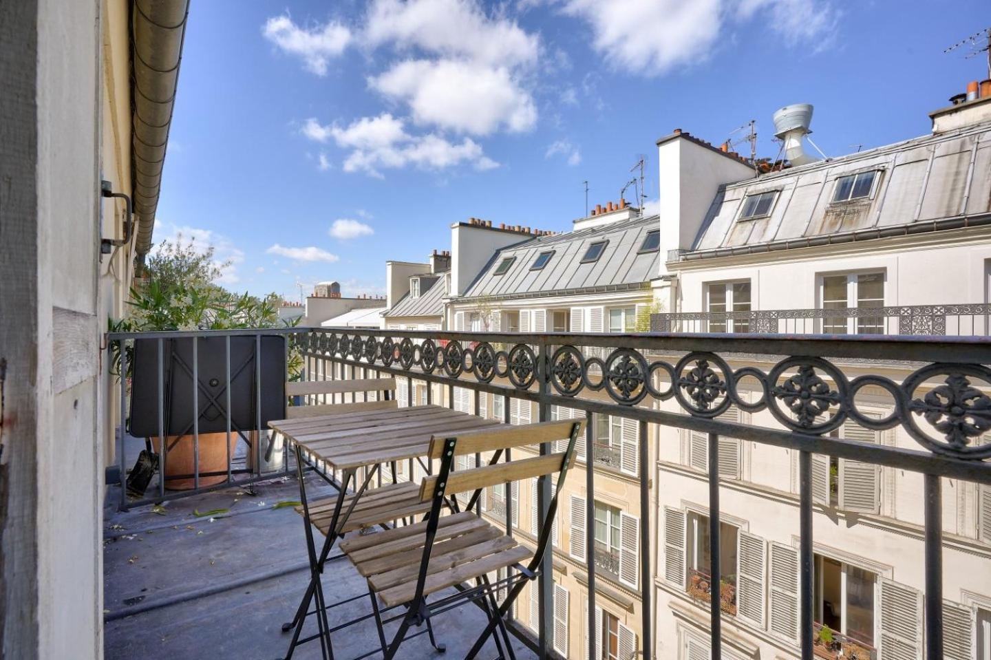 Stunning 1br Flat With Balcony Near Metro Station Appartamento *