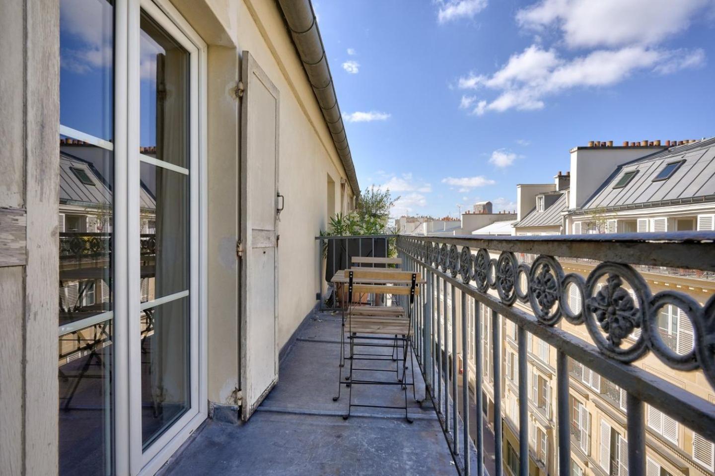 Stunning 1br Flat With Balcony Near Metro Station Appartamento Parigi