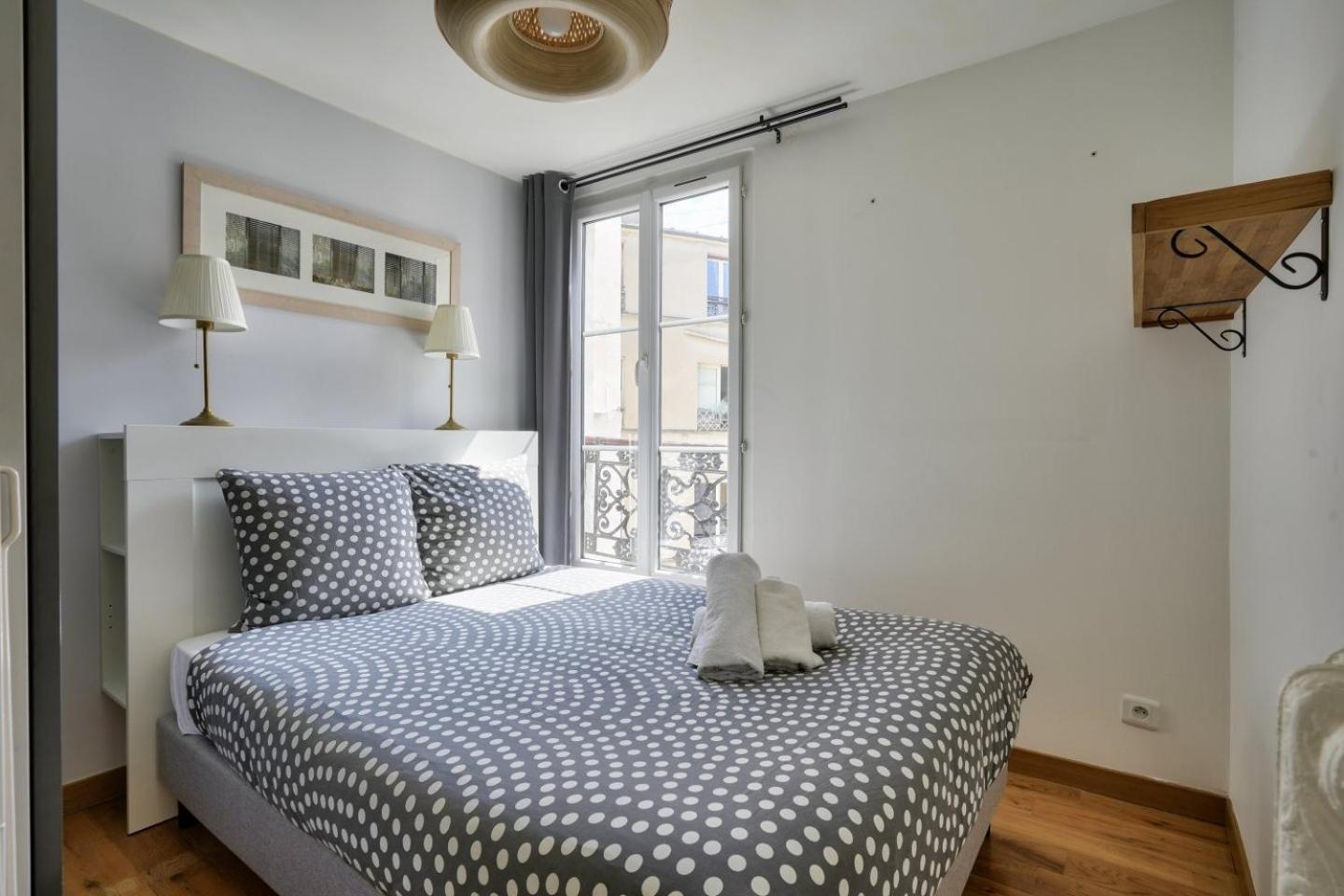 Appartamento Stunning 1br Flat With Balcony Near Metro Station Parigi