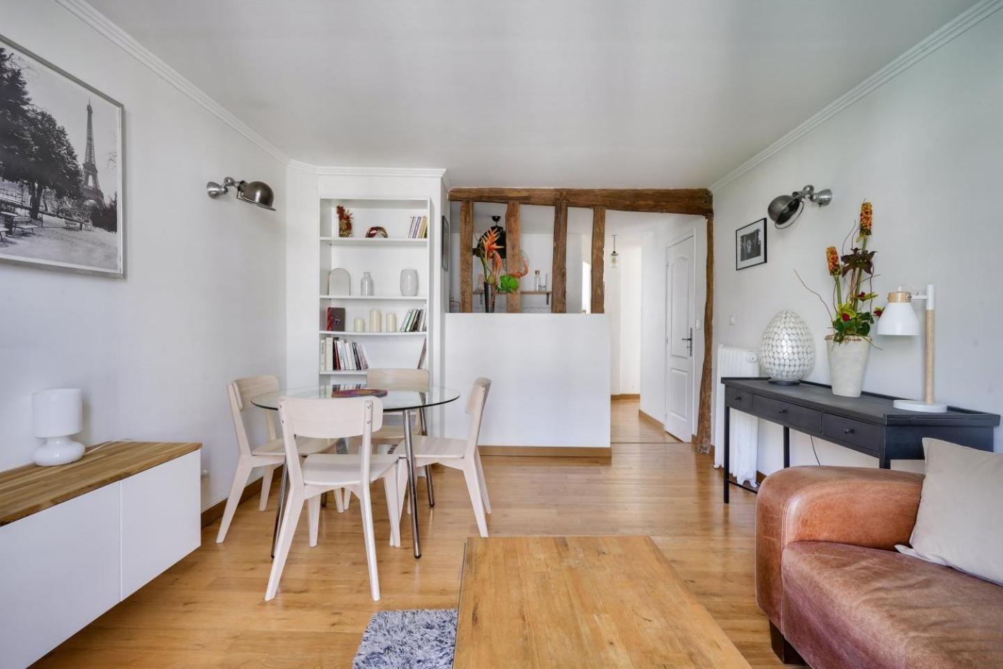 Stunning 1br Flat With Balcony Near Metro Station Appartamento