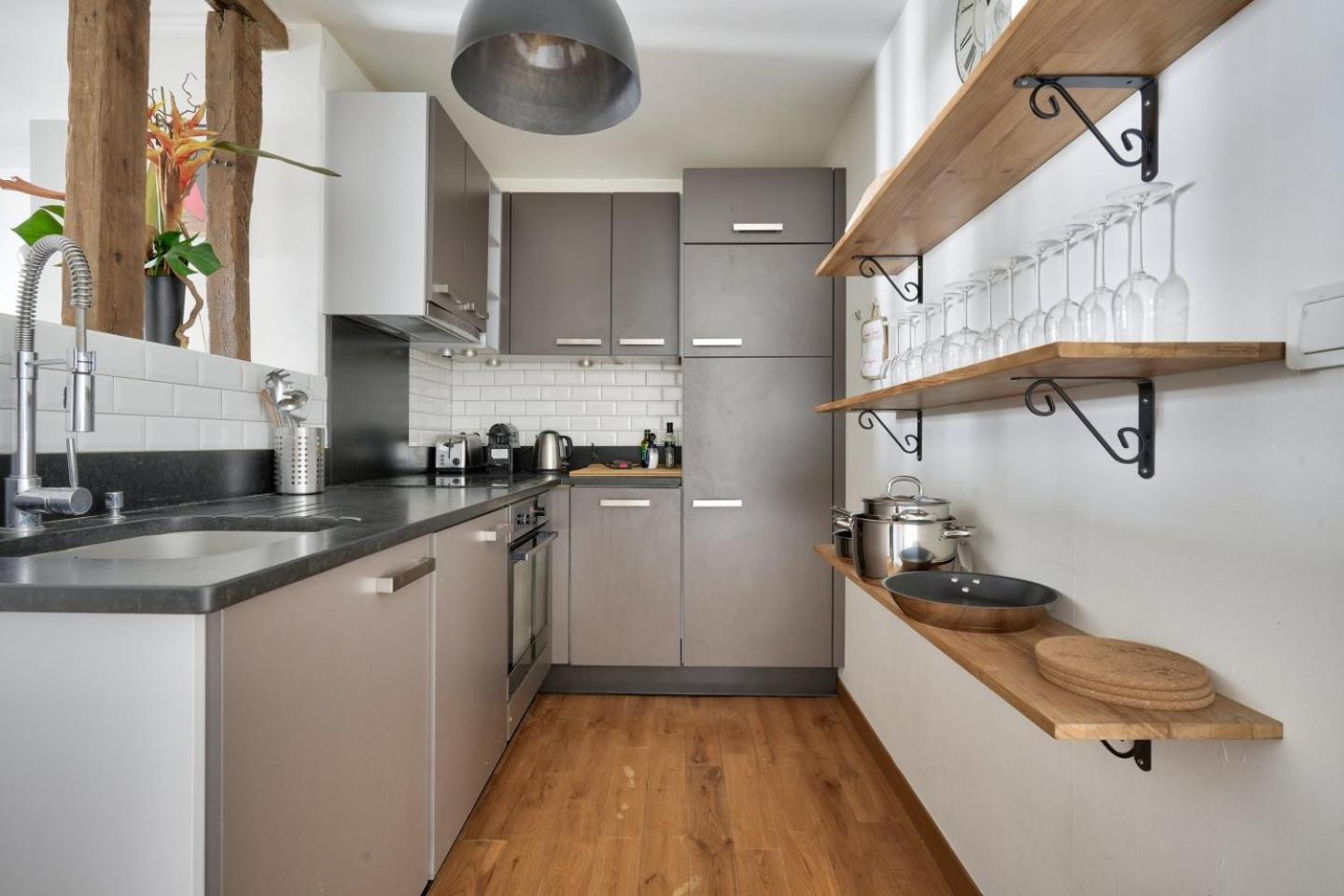 Appartamento Stunning 1br Flat With Balcony Near Metro Station