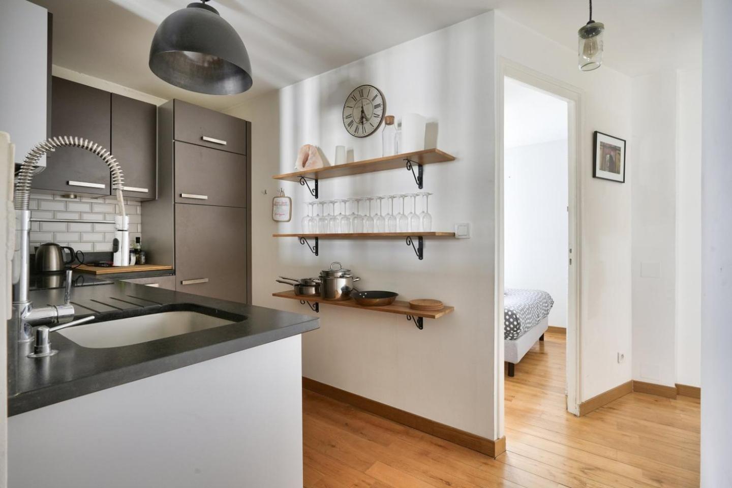 Stunning 1br Flat With Balcony Near Metro Station Appartamento Parigi